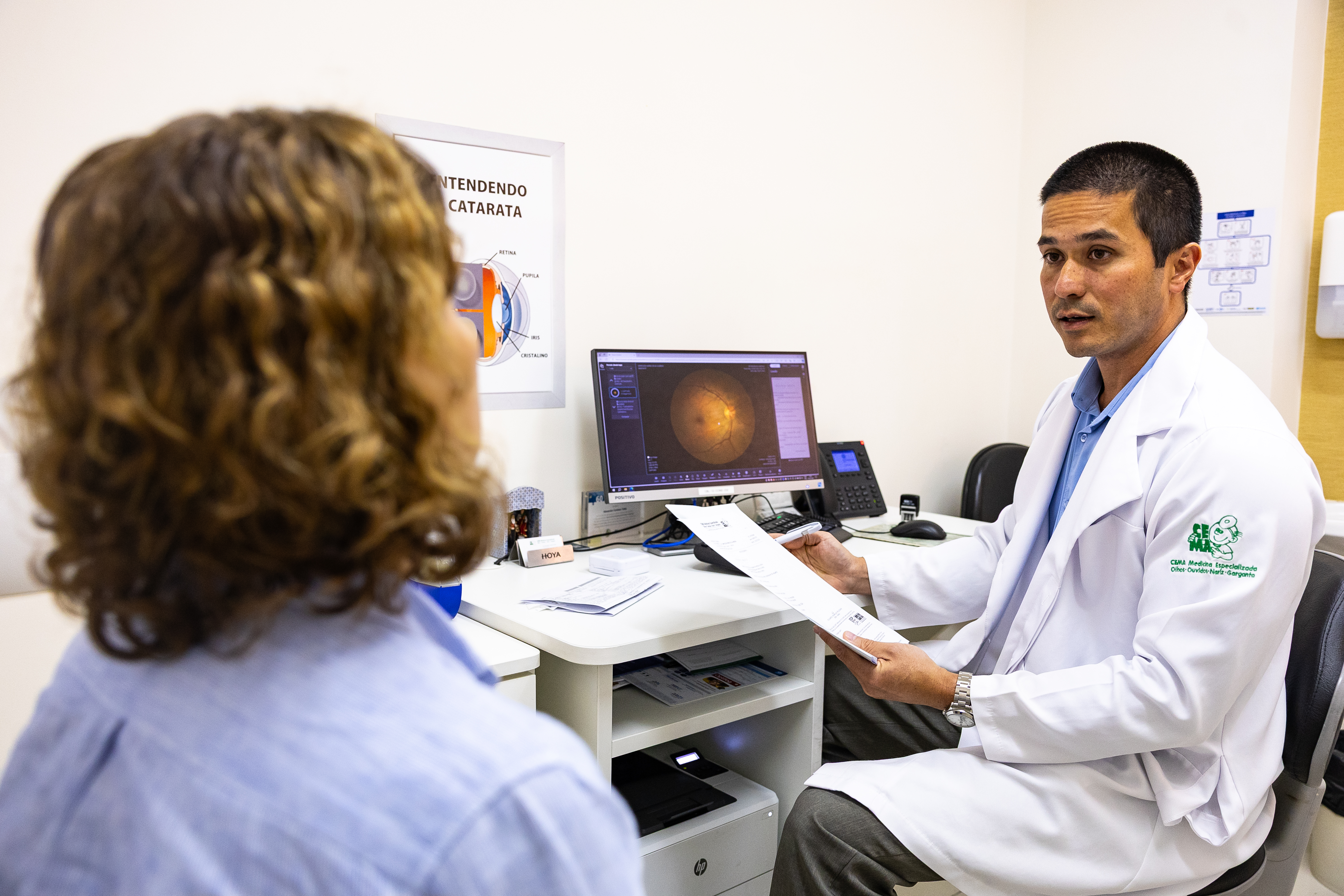 Cirurgia de catarata atinge 98% de precisão com o avanço de lentes inteligentes e protocolos hospitalares de segurança
