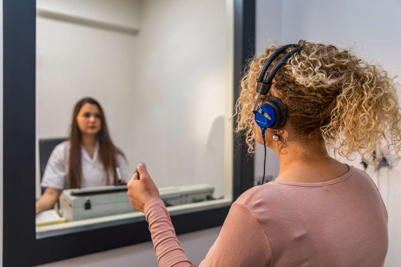 Dificuldades de audição? Entenda como o exame de audiometria pode ajudar